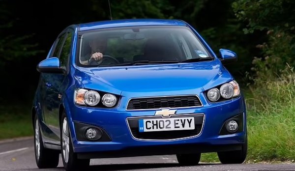 Успеваемост: 48,9%

Chevrolet Lacetti е хечбек от началото на века, който се продаваше в относително ограничен брой. У нас също беше доста често срещан. От 1380 прегледа на Острова тази година, 48,9% са се провалили при първи опит.

Името Lacetti може да звучи доста "долче вита", но няма да получите много лукс от този нискобюджетен семеен хечбек .
Проектиран от Italdesign, той предлагаше много вътрешно пространство на ниска цена. Продажбите намаляха драстично, след като излезе от производство през 2011 година вероятно поради лошо качество на изработка. Lacetti далеч не бяха вълнуващи за шофиране и се чувстваха остарели през 2005 г., камо ли днес.
